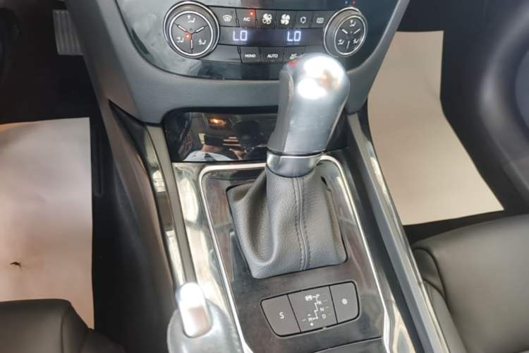 Used Peugeot 508 2015 2.0L Automatic ZhiZhen Edition Gear Lever