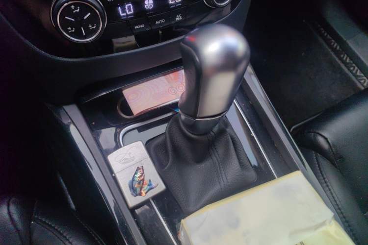 Used Peugeot 508 2015 1.6THP Automatic Zhiiyi Edition Gear Lever