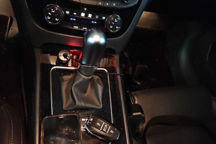 Used Peugeot 508 2015 1.6THP Automatic Prestige Edition Gear Lever