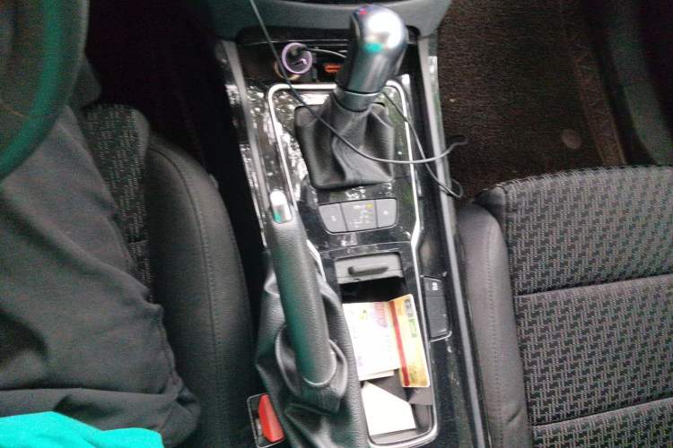 Used Peugeot 508 2015 2.0L Automatic Zhiyi Edition Gear Lever