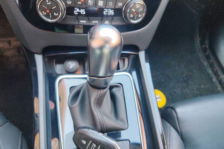 Used Peugeot 508 2015 1.6THP Automatic Prestige Edition Gear Lever