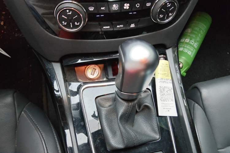 Used Peugeot 508 2015 2.0L Automatic ZhiZhen Edition Gear Lever