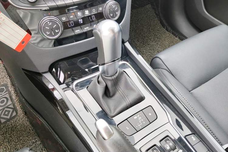 Used Peugeot 508 2015 2.0L Automatic ZhiZhen Edition Gear Lever
