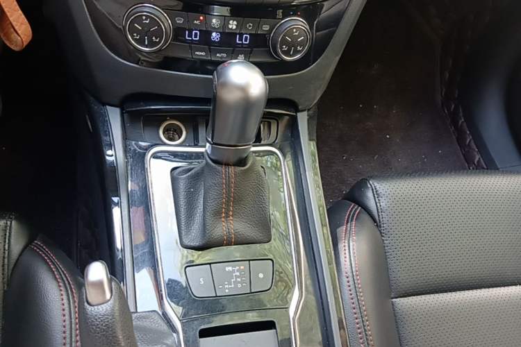 Used Peugeot 508 2015 2.0L Automatic Zhiyi Edition Gear Lever