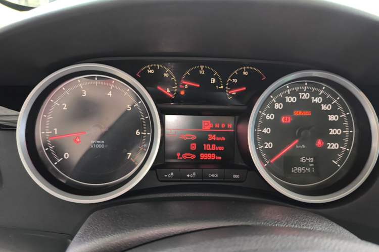 Used Peugeot 508 2015 2.0L Automatic Zhiyi Edition Instrument Cluster