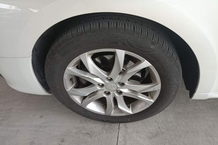 Used Peugeot 508 2015 1.6THP Automatic Prestige Edition Left Front Wheel Hub