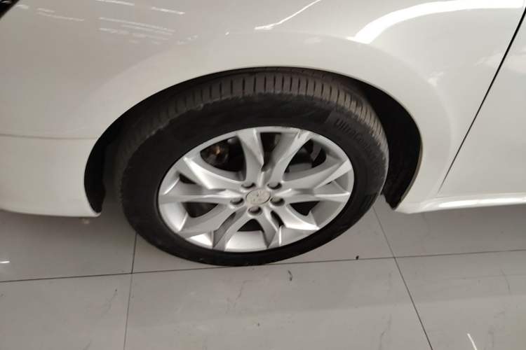 Used Peugeot 508 2015 1.6THP Automatic Prestige Edition Left Front Wheel Hub