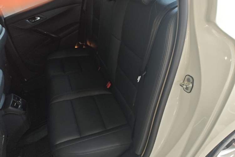 Used Peugeot 508 2015 1.6THP Automatic Prestige Edition Left Rear Seat