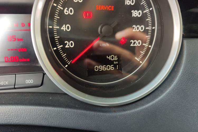Used Peugeot 508 2015 1.6THP Automatic Prestige Edition Odometer Close Up