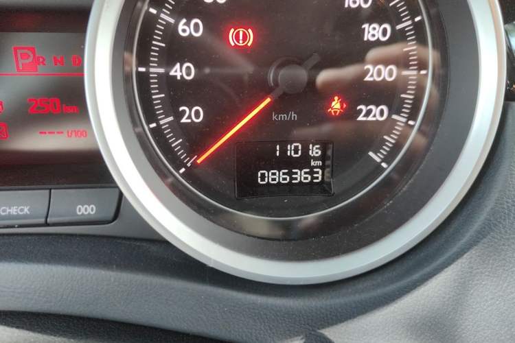 Used Peugeot 508 2015 2.0L Automatic Zhiyi Edition Odometer Close Up