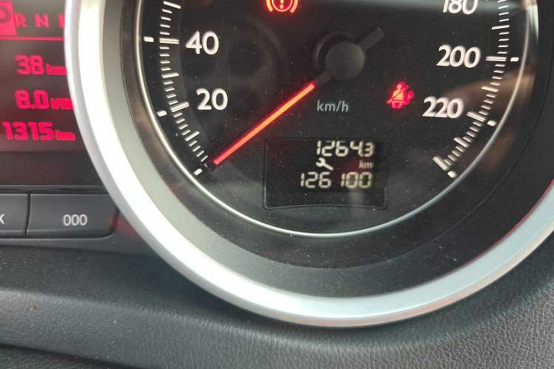 Used Peugeot 508 2015 2.0L Automatic Zhiyi Edition Odometer Close Up