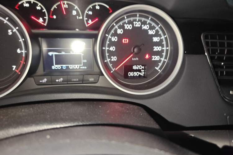 Used Peugeot 508 2015 1.8THP Automatic Prestige Edition Odometer Close Up