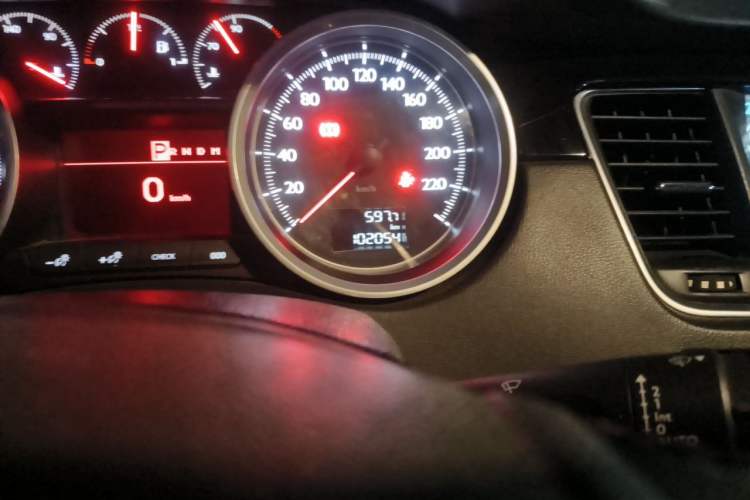 Used Peugeot 508 2015 2.0L Automatic ZhiZhen Edition Odometer Close Up