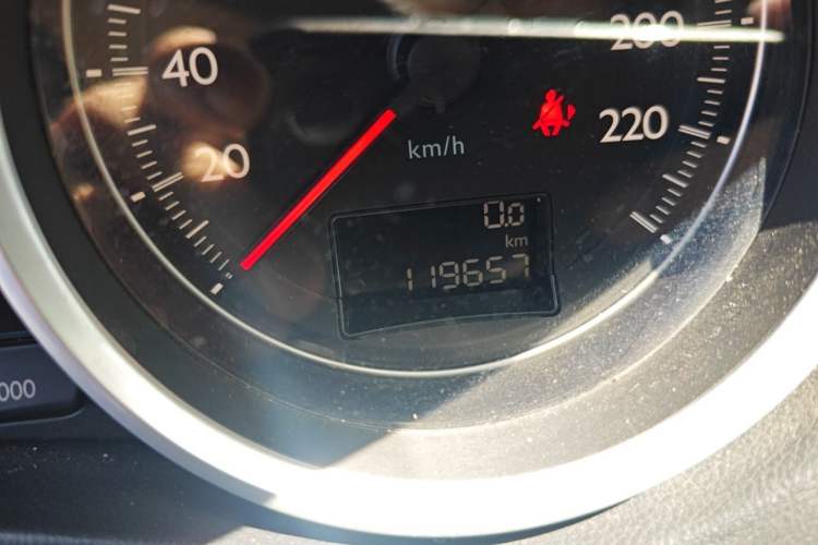 Used Peugeot 508 2015 2.0L Automatic Zhiyi Edition Odometer Close Up