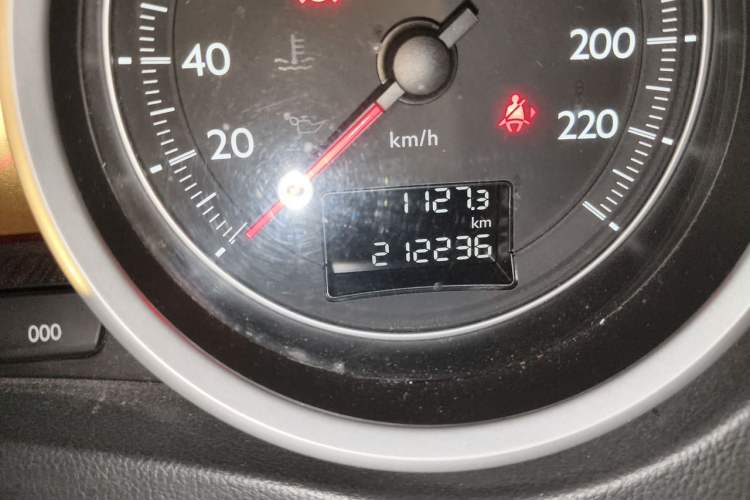 Used Peugeot 508 2015 2.0L Automatic Zhiyi Edition Odometer Close Up
