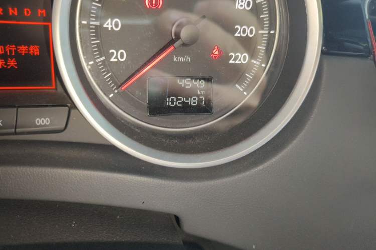 Used Peugeot 508 2015 1.6THP Automatic Prestige Edition Odometer Close Up