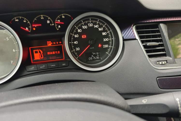 Used Peugeot 508 2015 1.6THP Automatic Prestige Edition Odometer Close Up