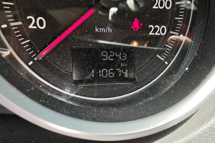 Used Peugeot 508 2015 2.0L Automatic ZhiZhen Edition Odometer Close Up