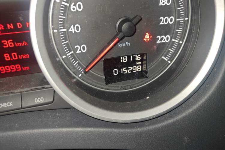 Used Peugeot 508 2015 1.6THP Automatic Prestige Edition Odometer Close Up