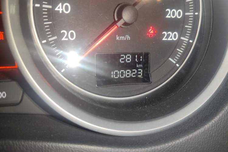 Used Peugeot 508 2015 1.6THP Automatic Zhiiyi Edition Odometer Close Up