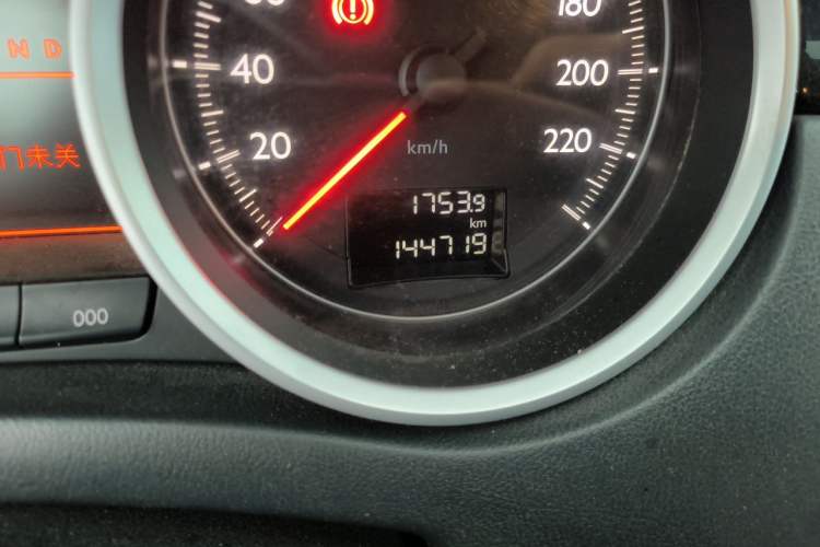Used Peugeot 508 2015 1.6THP Automatic Prestige Edition Odometer Close Up