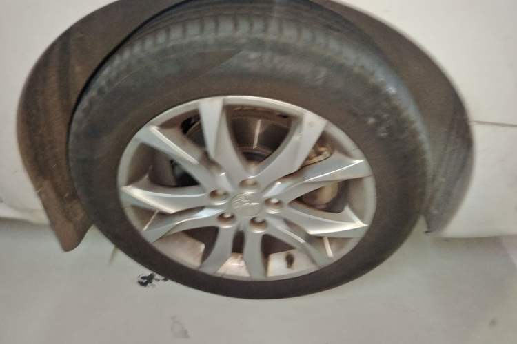 Used Peugeot 508 2015 1.6THP Automatic Prestige Edition Right Front Wheel Hub