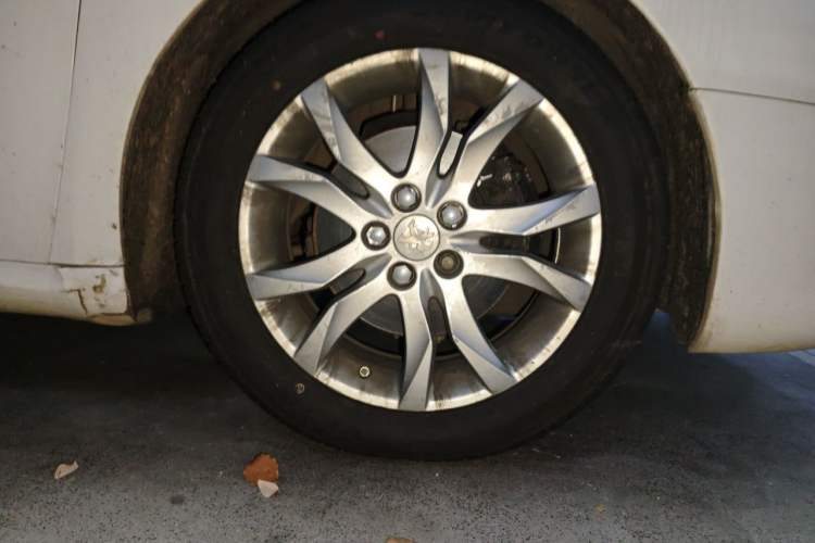 Used Peugeot 508 2015 1.6THP Automatic Prestige Edition Right Front Wheel Hub
