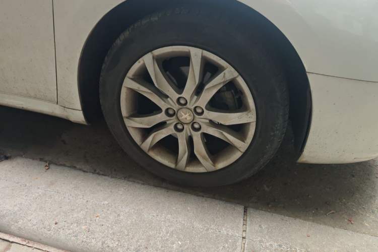 Used Peugeot 508 2015 1.6THP Automatic Prestige Edition Right Front Wheel Hub