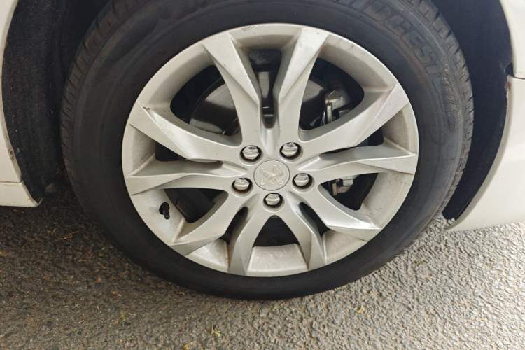 Used Peugeot 508 2015 1.6THP Automatic Prestige Edition Right Front Wheel Hub