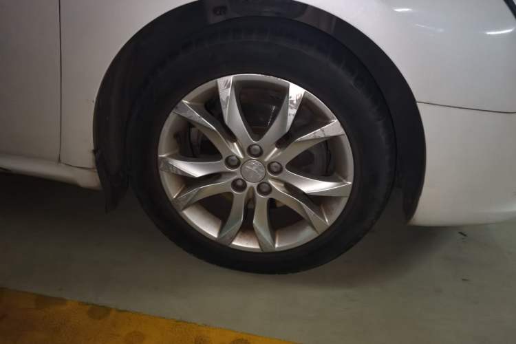 Used Peugeot 508 2015 1.6THP Automatic Prestige Edition Right Front Wheel Hub