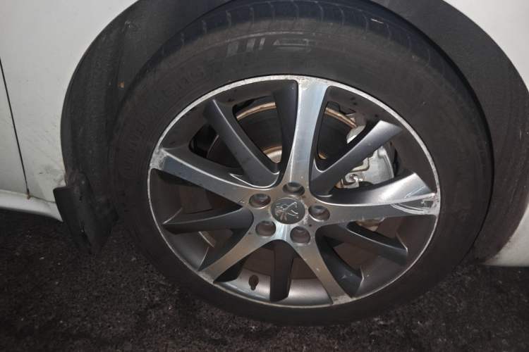Used Peugeot 508 2015 1.8THP Automatic Prestige Edition Right Front Wheel Hub