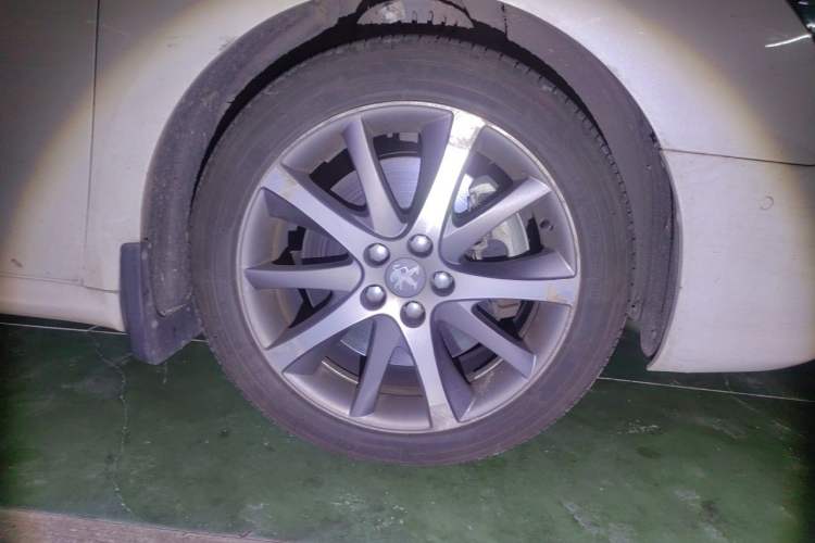 Used Peugeot 508 2015 1.8THP Automatic Prestige Edition Right Front Wheel Hub