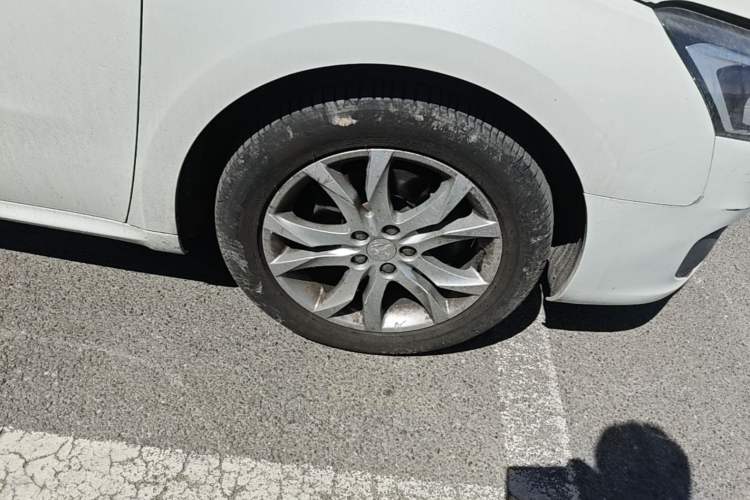 Used Peugeot 508 2015 1.6THP Automatic Prestige Edition Right Front Wheel Hub