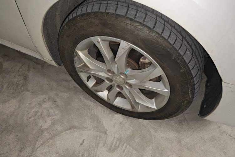 Used Peugeot 508 2015 1.6THP Automatic Prestige Edition Right Front Wheel Hub