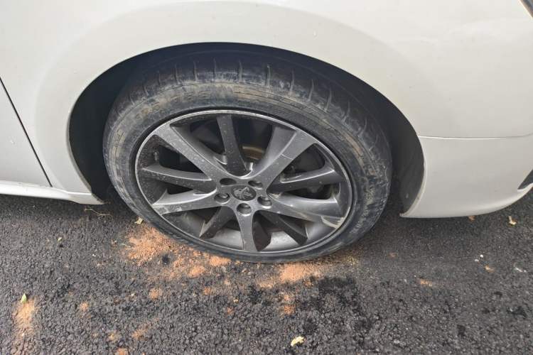 Used Peugeot 508 2015 1.8THP Automatic Prestige Edition Right Front Wheel Hub