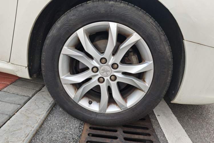Used Peugeot 508 2015 1.6THP Automatic Prestige Edition Right Front Wheel Hub