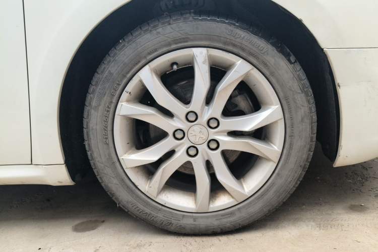 Used Peugeot 508 2015 1.6THP Automatic Prestige Edition Right Front Wheel Hub