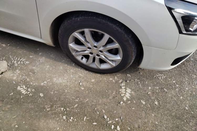 Used Peugeot 508 2015 1.6THP Automatic Prestige Edition Right Front Wheel Hub