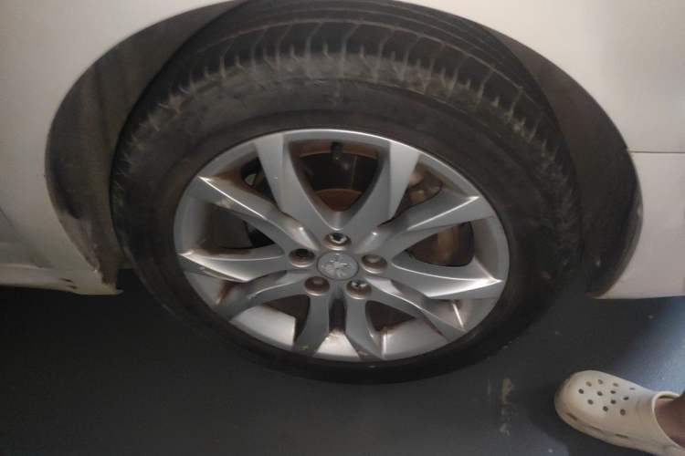 Used Peugeot 508 2015 1.6THP Automatic Prestige Edition Right Front Wheel Hub