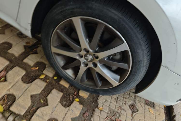Used Peugeot 508 2015 1.8THP Automatic Flagship Edition Right Front Wheel Hub