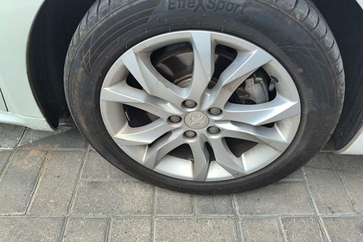 Used Peugeot 508 2015 2.0L Automatic ZhiZhen Edition Right Front Wheel Hub
