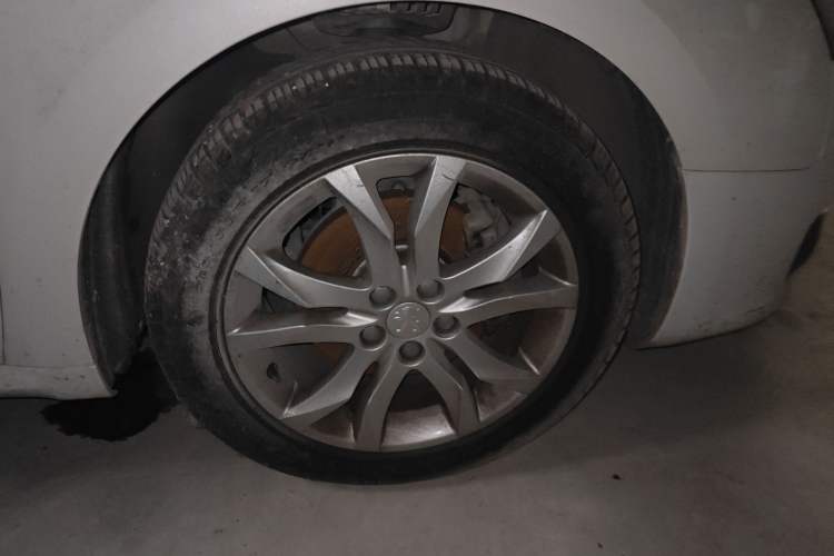Used Peugeot 508 2015 1.6THP Automatic Prestige Edition Right Front Wheel Hub