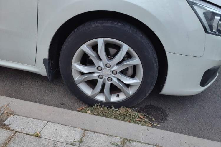 Used Peugeot 508 2015 2.0L Automatic ZhiZhen Edition Right Front Wheel Hub