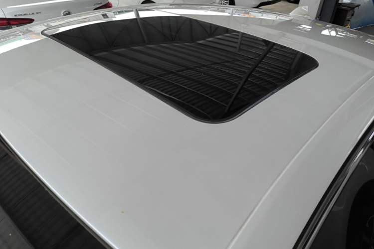 Used Peugeot 508 2015 2.0L Automatic Zhiyi Edition Roof
