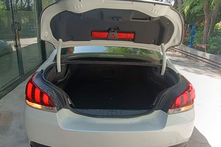 Used Peugeot 508 2015 2.0L Automatic Zhiyi Edition Trunk