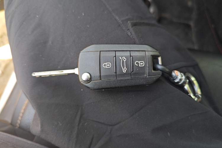 Used Peugeot 508 2015 2.0L Automatic Zhiyi Edition Vehicle Key