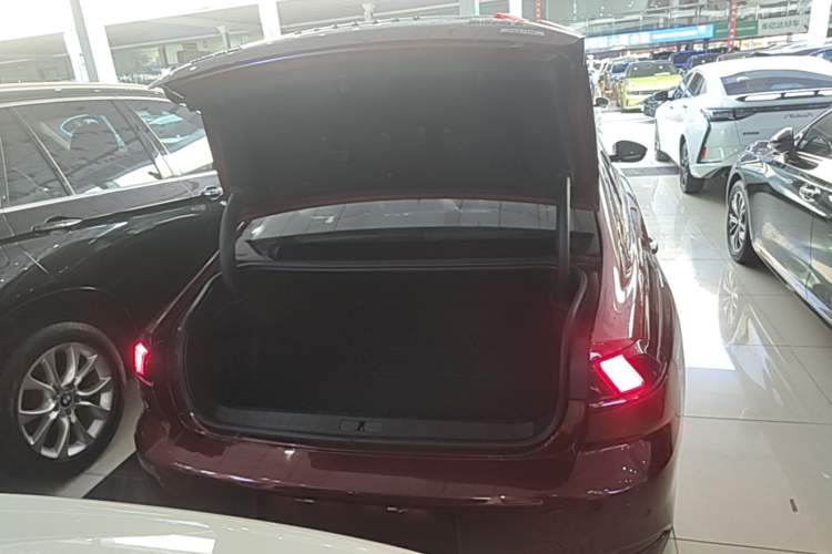 Used Peugeot 508 2019 508L 400THP PureTech Passion Edition China VI standard Trunk