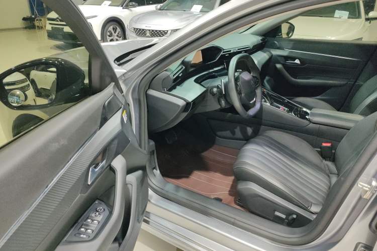 Used Peugeot 508 2019 508L 400THP PureTech Driving Control Version China VI Standard Interior 3