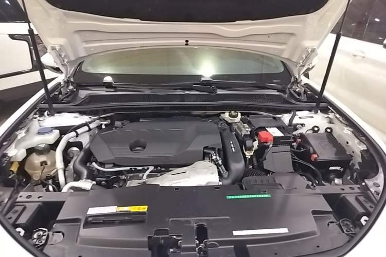Used Peugeot 508 2019 508L 400THP PureTech Passion Edition China VI standard Engine Bay