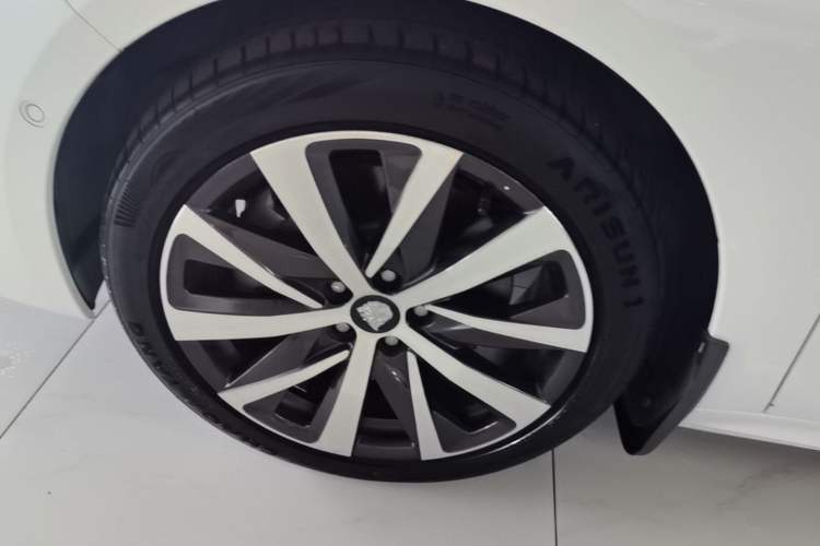 Used Peugeot 508 2019 508L 400THP PureTech Passion Edition China VI standard Left Front Wheel Hub